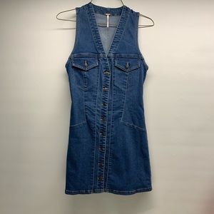 Free people denim dress size 4 sleeveless button dress